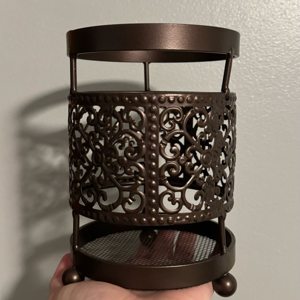 Utensil holder